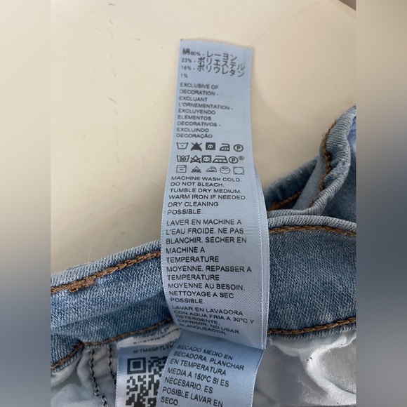 Light Wash Levi’s 721 High Rise Distressed Skinny Jeans - Picture 10 of 10